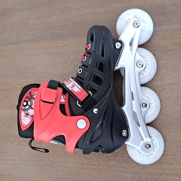 Long Feng Adjustable Inline Skates - Color: Black/Red - Size EU 35-38 (US 3.5-6) - Picture 4 of 9